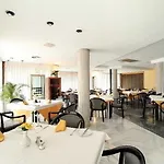 Flora 3*