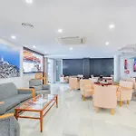 Ξενοδοχείο με διαμερίσματα Flora Port de Pollenca