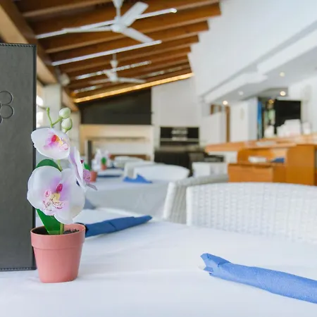 Flora Apartmanhotel Port de Pollença