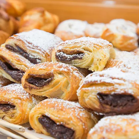 Flora Apartmanhotel 3*