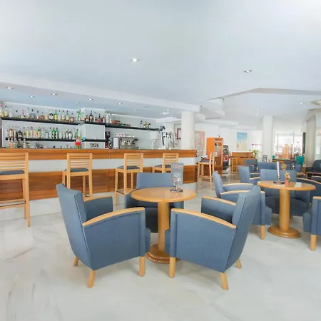 Flora Apartmanhotel 3*