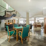 Appart hôtel Flora 3*