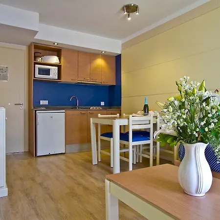 Flora Apartahotel 3*