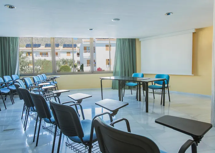 弗洛拉公寓酒店 3*