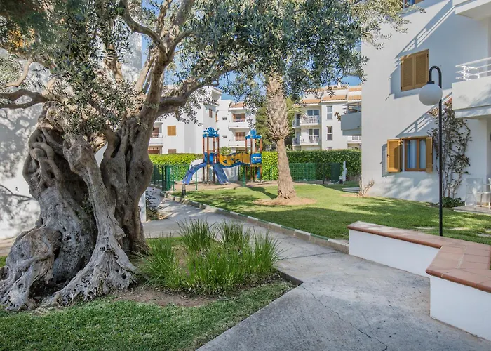 Apartmanhotel Flora 3*