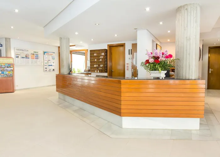 弗洛拉公寓酒店 3*