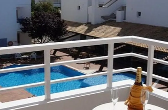 弗洛拉公寓酒店 波连萨港