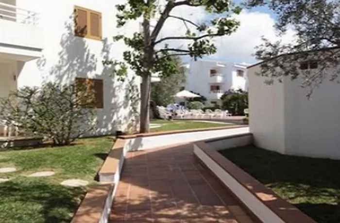 Flora Apartmanhotel 3*