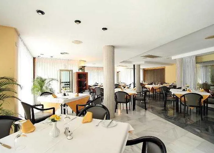 弗洛拉公寓酒店 3*