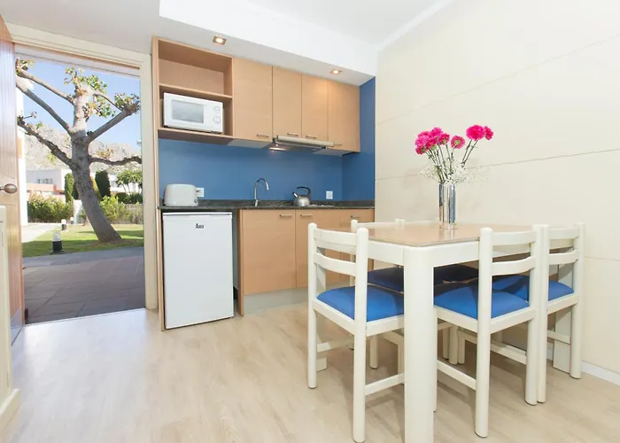 Apartmanhotel Flora 3*