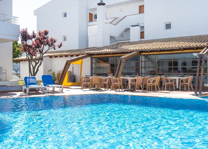 Flora Apartmanhotel 3*