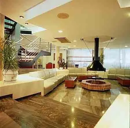 弗洛拉公寓酒店 3*